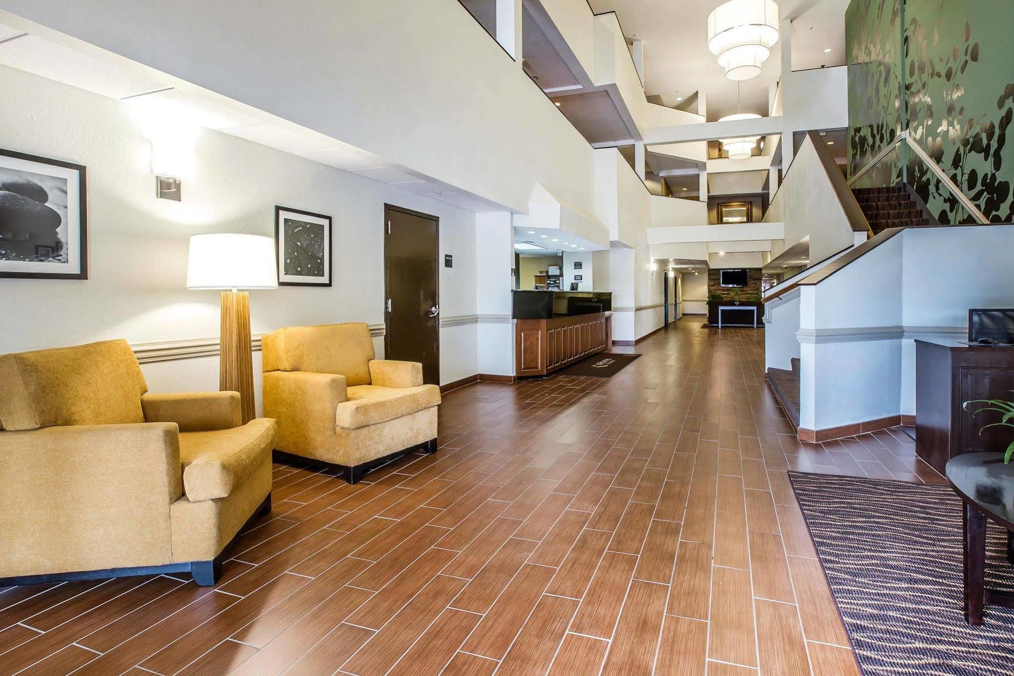 Clarion Pointe Albemarle Hotell Eksteriør bilde